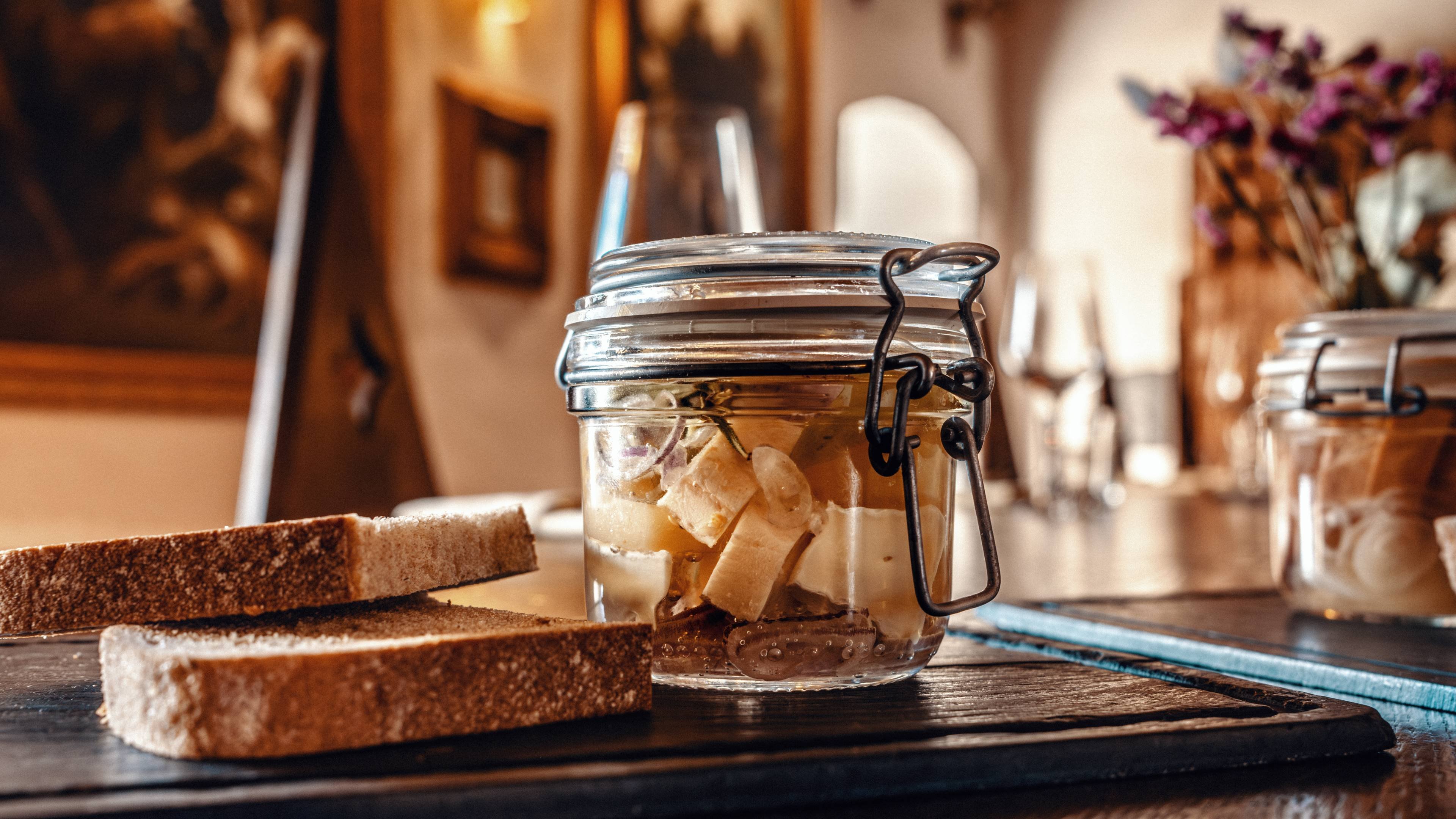 Pomazánka ve skleněné nádobě