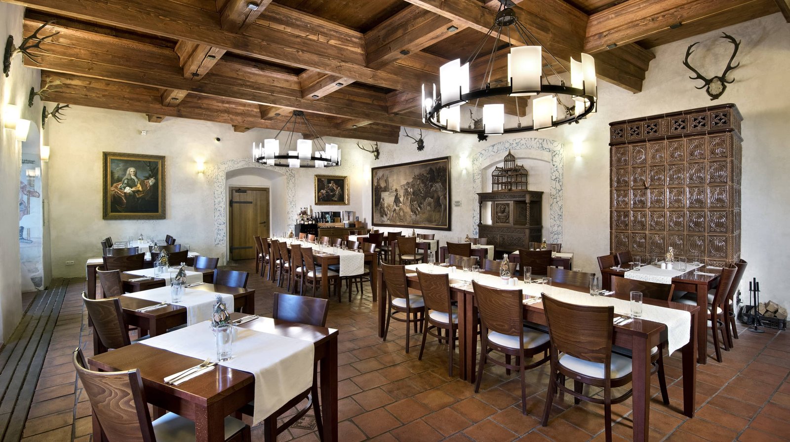 Restaurace Chateau Orlice z druhého pohledu