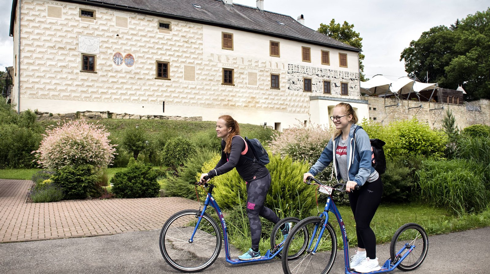 Hosté hotelu na koloběžkách