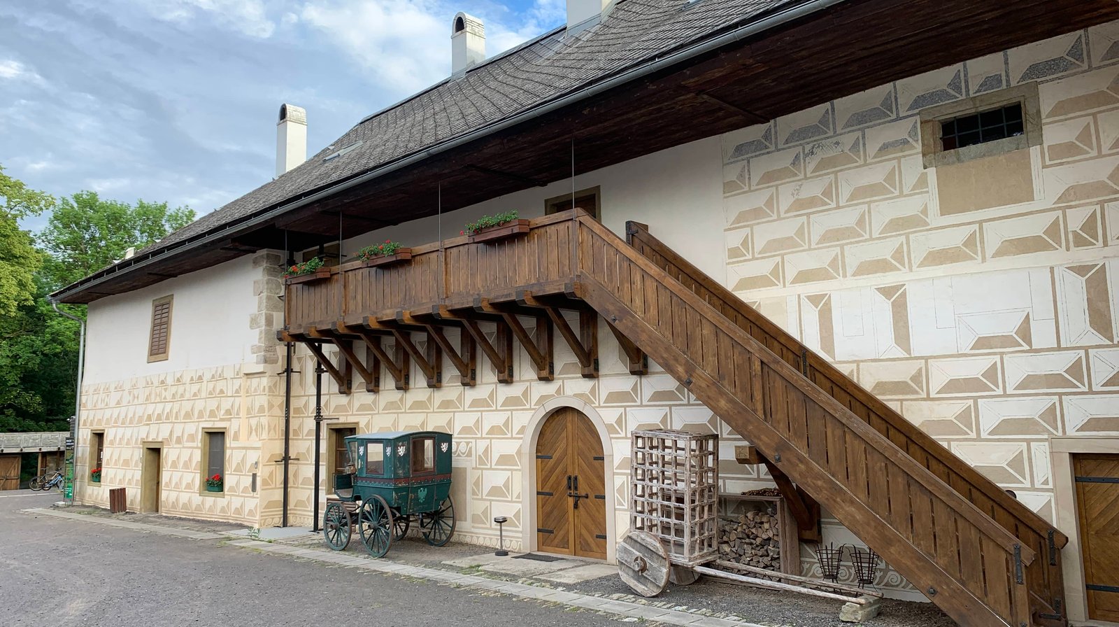 Chateau Orlice courtyard with a historical carriage