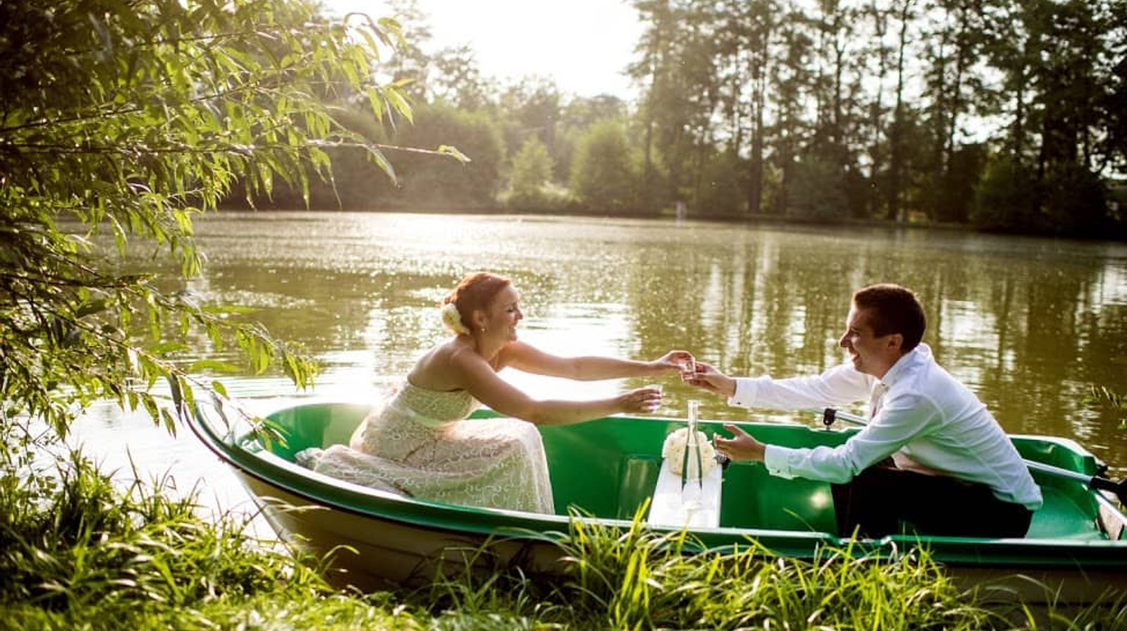 Wedding bar on a boat in the lake at Chateau Orlice
