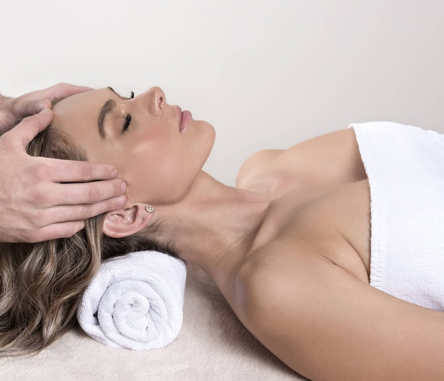 Kobieta korzystająca z zabiegów spa