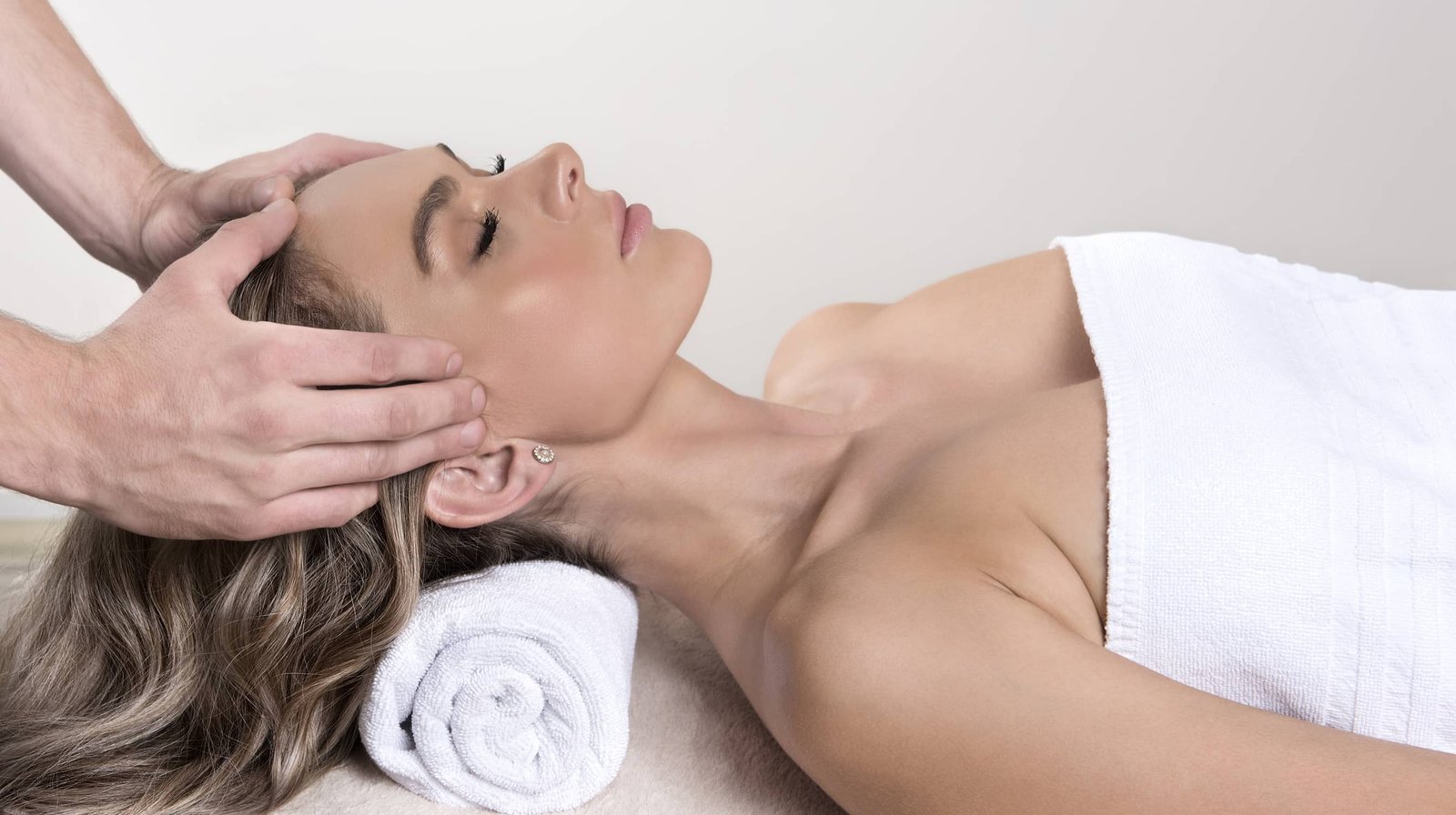 Kobieta korzystająca z zabiegów spa