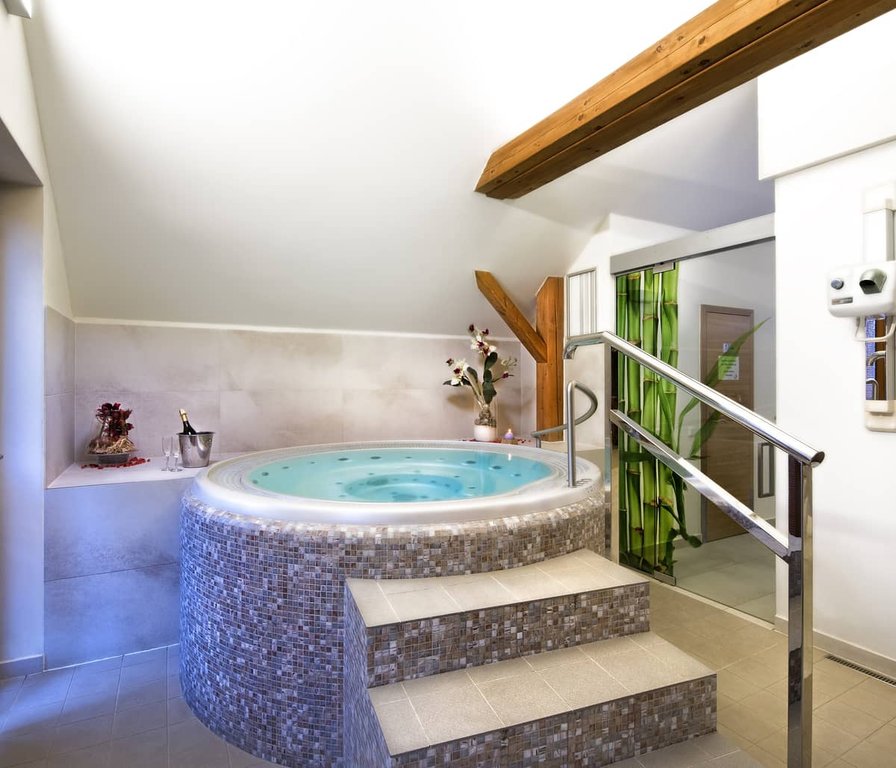 Whirlpool at Chateau Orlice